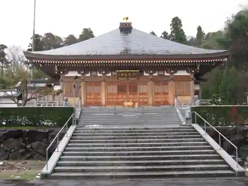 御誕生寺（猫寺）の本殿