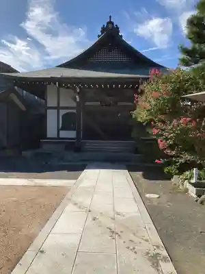 勧行寺の本殿・本堂