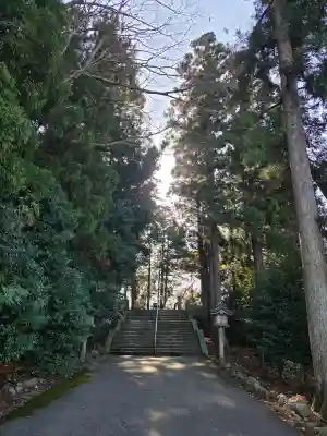 雄山神社前立社壇の{uncategorized: "未分類", other: "その他", undefined: "問題あり", building: "その他建物", grave: "お墓", sacred_gate: "鳥居", guardian: "狛犬", statue: "像", buddha: "仏像", history: "歴史", nature: "自然", garden: "庭園", animal: "動物", pagoda: "塔", temizu: "手水舎", mountain_gate: "山門・神門", sanctuary: "本殿・本堂", subordinate: "末社・摂社", art: "芸術", scenery: "景色", jizo: "地蔵", ema: "絵馬", goshuin: "御朱印", omikuji: "おみくじ", items: "授与品その他", amulet: "お守り", goshuincho: "御朱印帳", eats: "食事", festival: "お祭り", votive_dance: "神楽", shichigosan: "七五三参", wedding: "結婚式", experience: "体験その他", initially: "初詣", around: "周辺", anti_infection: "感染症対策"}