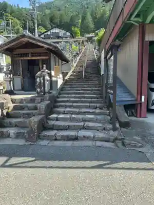 温泉寺の{uncategorized: "未分類", other: "その他", undefined: "問題あり", building: "その他建物", grave: "お墓", sacred_gate: "鳥居", guardian: "狛犬", statue: "像", buddha: "仏像", history: "歴史", nature: "自然", garden: "庭園", animal: "動物", pagoda: "塔", temizu: "手水舎", mountain_gate: "山門・神門", sanctuary: "本殿・本堂", subordinate: "末社・摂社", art: "芸術", scenery: "景色", jizo: "地蔵", ema: "絵馬", goshuin: "御朱印", omikuji: "おみくじ", items: "授与品その他", amulet: "お守り", goshuincho: "御朱印帳", eats: "食事", festival: "お祭り", votive_dance: "神楽", shichigosan: "七五三参", wedding: "結婚式", experience: "体験その他", initially: "初詣", around: "周辺", anti_infection: "感染症対策"}