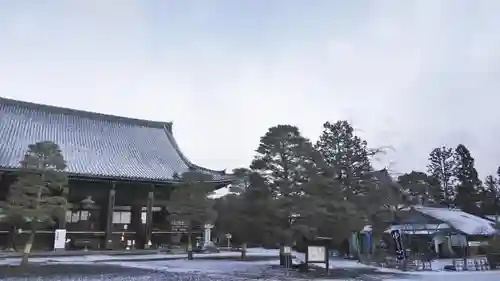 清凉寺の本殿