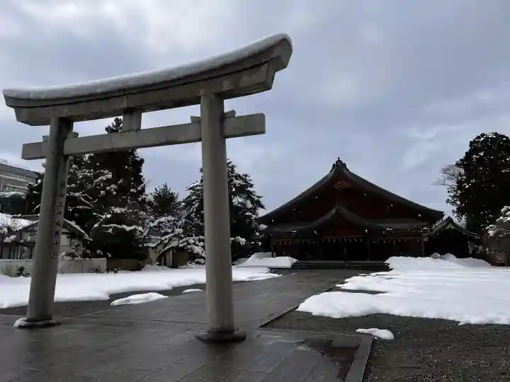 富山縣護國神社の{uncategorized: "未分類", other: "その他", undefined: "問題あり", building: "その他建物", grave: "お墓", sacred_gate: "鳥居", guardian: "狛犬", statue: "像", buddha: "仏像", history: "歴史", nature: "自然", garden: "庭園", animal: "動物", pagoda: "塔", temizu: "手水舎", mountain_gate: "山門・神門", sanctuary: "本殿・本堂", subordinate: "末社・摂社", art: "芸術", scenery: "景色", jizo: "地蔵", ema: "絵馬", goshuin: "御朱印", omikuji: "おみくじ", items: "授与品その他", amulet: "お守り", goshuincho: "御朱印帳", eats: "食事", festival: "お祭り", votive_dance: "神楽", shichigosan: "七五三参", wedding: "結婚式", experience: "体験その他", initially: "初詣", around: "周辺", anti_infection: "感染症対策"}