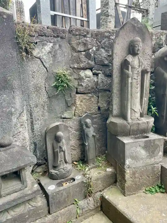 天竜院の{uncategorized: "未分類", other: "その他", undefined: "問題あり", building: "その他建物", grave: "お墓", sacred_gate: "鳥居", guardian: "狛犬", statue: "像", buddha: "仏像", history: "歴史", nature: "自然", garden: "庭園", animal: "動物", pagoda: "塔", temizu: "手水舎", mountain_gate: "山門・神門", sanctuary: "本殿・本堂", subordinate: "末社・摂社", art: "芸術", scenery: "景色", jizo: "地蔵", ema: "絵馬", goshuin: "御朱印", omikuji: "おみくじ", items: "授与品その他", amulet: "お守り", goshuincho: "御朱印帳", eats: "食事", festival: "お祭り", votive_dance: "神楽", shichigosan: "七五三参", wedding: "結婚式", experience: "体験その他", initially: "初詣", around: "周辺", anti_infection: "感染症対策"}