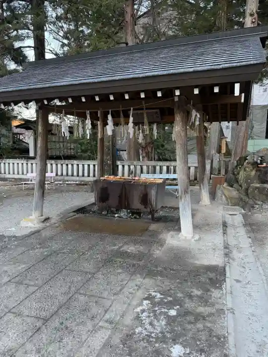 諏訪大社の{uncategorized: "未分類", other: "その他", undefined: "問題あり", building: "その他建物", grave: "お墓", sacred_gate: "鳥居", guardian: "狛犬", statue: "像", buddha: "仏像", history: "歴史", nature: "自然", garden: "庭園", animal: "動物", pagoda: "塔", temizu: "手水舎", mountain_gate: "山門・神門", sanctuary: "本殿・本堂", subordinate: "末社・摂社", art: "芸術", scenery: "景色", jizo: "地蔵", ema: "絵馬", goshuin: "御朱印", omikuji: "おみくじ", items: "授与品その他", amulet: "お守り", goshuincho: "御朱印帳", eats: "食事", festival: "お祭り", votive_dance: "神楽", shichigosan: "七五三参", wedding: "結婚式", experience: "体験その他", initially: "初詣", around: "周辺", anti_infection: "感染症対策"}