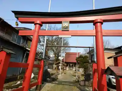 諏訪神社の{uncategorized: "未分類", other: "その他", undefined: "問題あり", building: "その他建物", grave: "お墓", sacred_gate: "鳥居", guardian: "狛犬", statue: "像", buddha: "仏像", history: "歴史", nature: "自然", garden: "庭園", animal: "動物", pagoda: "塔", temizu: "手水舎", mountain_gate: "山門・神門", sanctuary: "本殿・本堂", subordinate: "末社・摂社", art: "芸術", scenery: "景色", jizo: "地蔵", ema: "絵馬", goshuin: "御朱印", omikuji: "おみくじ", items: "授与品その他", amulet: "お守り", goshuincho: "御朱印帳", eats: "食事", festival: "お祭り", votive_dance: "神楽", shichigosan: "七五三参", wedding: "結婚式", experience: "体験その他", initially: "初詣", around: "周辺", anti_infection: "感染症対策"}
