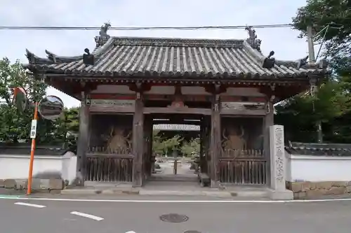 穴太寺の山門