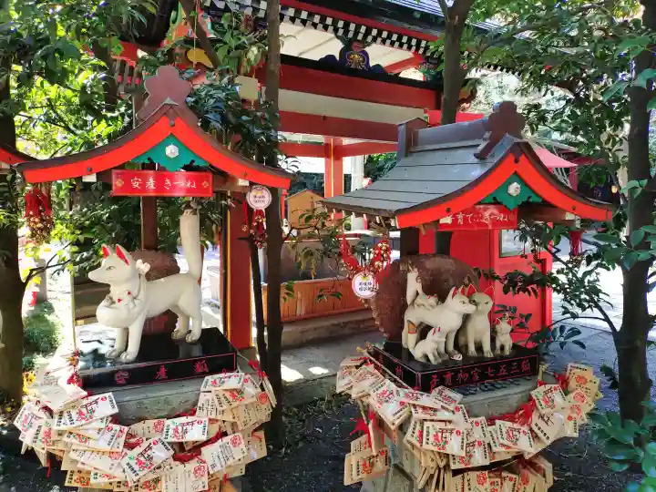 冠稲荷神社の{uncategorized: "未分類", other: "その他", undefined: "問題あり", building: "その他建物", grave: "お墓", sacred_gate: "鳥居", guardian: "狛犬", statue: "像", buddha: "仏像", history: "歴史", nature: "自然", garden: "庭園", animal: "動物", pagoda: "塔", temizu: "手水舎", mountain_gate: "山門・神門", sanctuary: "本殿・本堂", subordinate: "末社・摂社", art: "芸術", scenery: "景色", jizo: "地蔵", ema: "絵馬", goshuin: "御朱印", omikuji: "おみくじ", items: "授与品その他", amulet: "お守り", goshuincho: "御朱印帳", eats: "食事", festival: "お祭り", votive_dance: "神楽", shichigosan: "七五三参", wedding: "結婚式", experience: "体験その他", initially: "初詣", around: "周辺", anti_infection: "感染症対策"}