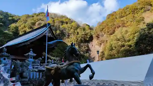 大頭神社の像