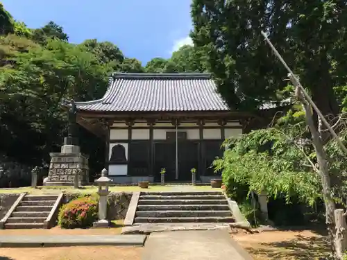 高成寺の本殿