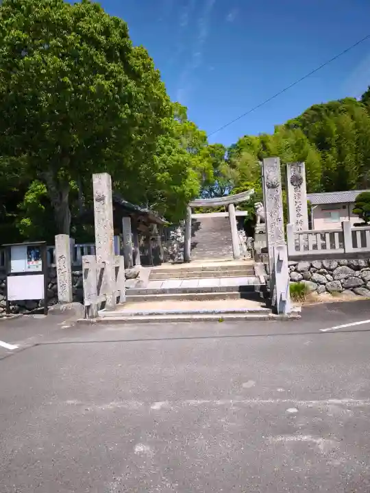 國津比古命神社の{uncategorized: "未分類", other: "その他", undefined: "問題あり", building: "その他建物", grave: "お墓", sacred_gate: "鳥居", guardian: "狛犬", statue: "像", buddha: "仏像", history: "歴史", nature: "自然", garden: "庭園", animal: "動物", pagoda: "塔", temizu: "手水舎", mountain_gate: "山門・神門", sanctuary: "本殿・本堂", subordinate: "末社・摂社", art: "芸術", scenery: "景色", jizo: "地蔵", ema: "絵馬", goshuin: "御朱印", omikuji: "おみくじ", items: "授与品その他", amulet: "お守り", goshuincho: "御朱印帳", eats: "食事", festival: "お祭り", votive_dance: "神楽", shichigosan: "七五三参", wedding: "結婚式", experience: "体験その他", initially: "初詣", around: "周辺", anti_infection: "感染症対策"}