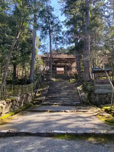 西明寺の山門