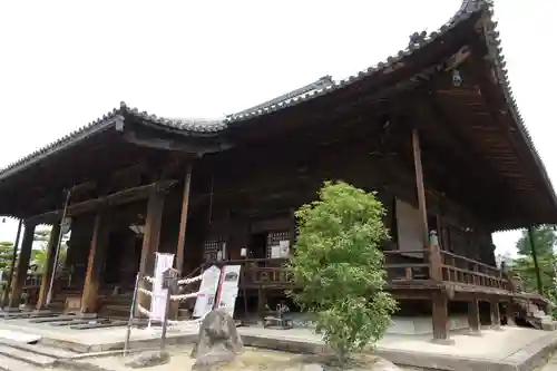 西大寺の本殿・本堂