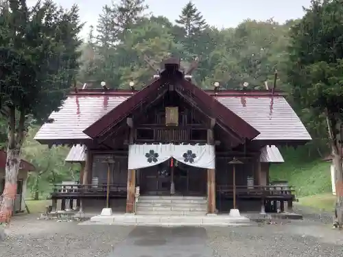 新得神社の本殿・本堂
