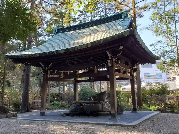 六所神社の手水舎