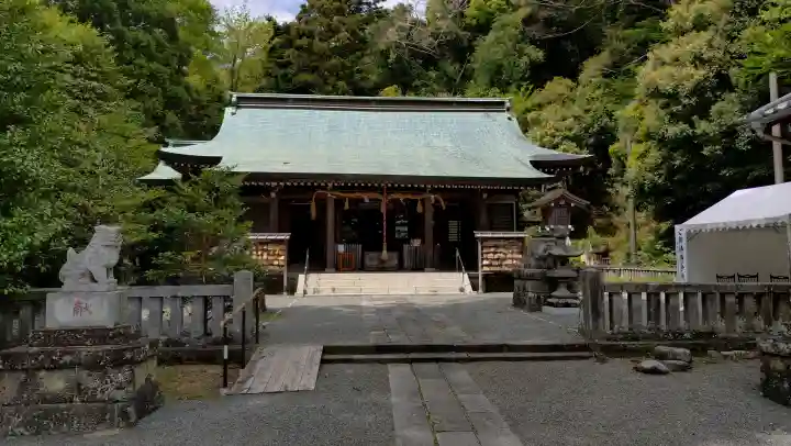 川勾神社の{uncategorized: "未分類", other: "その他", undefined: "問題あり", building: "その他建物", grave: "お墓", sacred_gate: "鳥居", guardian: "狛犬", statue: "像", buddha: "仏像", history: "歴史", nature: "自然", garden: "庭園", animal: "動物", pagoda: "塔", temizu: "手水舎", mountain_gate: "山門・神門", sanctuary: "本殿・本堂", subordinate: "末社・摂社", art: "芸術", scenery: "景色", jizo: "地蔵", ema: "絵馬", goshuin: "御朱印", omikuji: "おみくじ", items: "授与品その他", amulet: "お守り", goshuincho: "御朱印帳", eats: "食事", festival: "お祭り", votive_dance: "神楽", shichigosan: "七五三参", wedding: "結婚式", experience: "体験その他", initially: "初詣", around: "周辺", anti_infection: "感染症対策"}