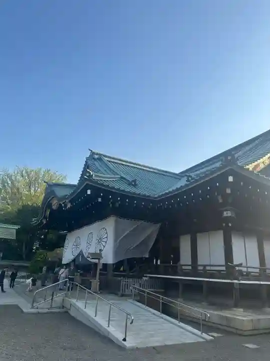 靖國神社の{uncategorized: "未分類", other: "その他", undefined: "問題あり", building: "その他建物", grave: "お墓", sacred_gate: "鳥居", guardian: "狛犬", statue: "像", buddha: "仏像", history: "歴史", nature: "自然", garden: "庭園", animal: "動物", pagoda: "塔", temizu: "手水舎", mountain_gate: "山門・神門", sanctuary: "本殿・本堂", subordinate: "末社・摂社", art: "芸術", scenery: "景色", jizo: "地蔵", ema: "絵馬", goshuin: "御朱印", omikuji: "おみくじ", items: "授与品その他", amulet: "お守り", goshuincho: "御朱印帳", eats: "食事", festival: "お祭り", votive_dance: "神楽", shichigosan: "七五三参", wedding: "結婚式", experience: "体験その他", initially: "初詣", around: "周辺", anti_infection: "感染症対策"}