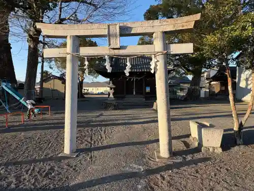 須田神社の{uncategorized: "未分類", other: "その他", undefined: "問題あり", building: "その他建物", grave: "お墓", sacred_gate: "鳥居", guardian: "狛犬", statue: "像", buddha: "仏像", history: "歴史", nature: "自然", garden: "庭園", animal: "動物", pagoda: "塔", temizu: "手水舎", mountain_gate: "山門・神門", sanctuary: "本殿・本堂", subordinate: "末社・摂社", art: "芸術", scenery: "景色", jizo: "地蔵", ema: "絵馬", goshuin: "御朱印", omikuji: "おみくじ", items: "授与品その他", amulet: "お守り", goshuincho: "御朱印帳", eats: "食事", festival: "お祭り", votive_dance: "神楽", shichigosan: "七五三参", wedding: "結婚式", experience: "体験その他", initially: "初詣", around: "周辺", anti_infection: "感染症対策"}