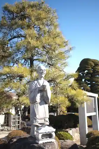 一蓮寺の像