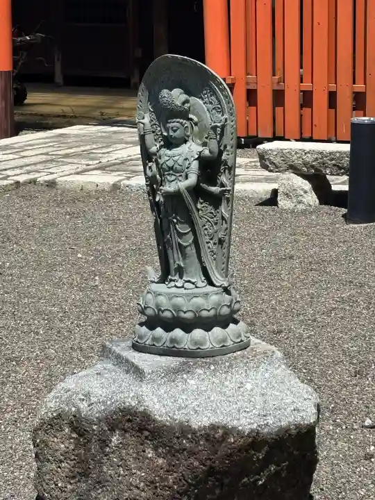 玉泉寺の{uncategorized: "未分類", other: "その他", undefined: "問題あり", building: "その他建物", grave: "お墓", sacred_gate: "鳥居", guardian: "狛犬", statue: "像", buddha: "仏像", history: "歴史", nature: "自然", garden: "庭園", animal: "動物", pagoda: "塔", temizu: "手水舎", mountain_gate: "山門・神門", sanctuary: "本殿・本堂", subordinate: "末社・摂社", art: "芸術", scenery: "景色", jizo: "地蔵", ema: "絵馬", goshuin: "御朱印", omikuji: "おみくじ", items: "授与品その他", amulet: "お守り", goshuincho: "御朱印帳", eats: "食事", festival: "お祭り", votive_dance: "神楽", shichigosan: "七五三参", wedding: "結婚式", experience: "体験その他", initially: "初詣", around: "周辺", anti_infection: "感染症対策"}