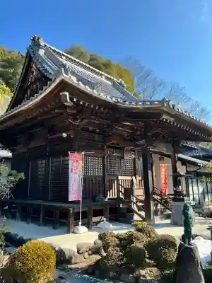 不動寺(松井田不動尊) の{uncategorized: "未分類", other: "その他", undefined: "問題あり", building: "その他建物", grave: "お墓", sacred_gate: "鳥居", guardian: "狛犬", statue: "像", buddha: "仏像", history: "歴史", nature: "自然", garden: "庭園", animal: "動物", pagoda: "塔", temizu: "手水舎", mountain_gate: "山門・神門", sanctuary: "本殿・本堂", subordinate: "末社・摂社", art: "芸術", scenery: "景色", jizo: "地蔵", ema: "絵馬", goshuin: "御朱印", omikuji: "おみくじ", items: "授与品その他", amulet: "お守り", goshuincho: "御朱印帳", eats: "食事", festival: "お祭り", votive_dance: "神楽", shichigosan: "七五三参", wedding: "結婚式", experience: "体験その他", initially: "初詣", around: "周辺", anti_infection: "感染症対策"}