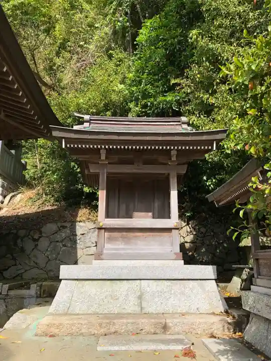 安乎八幡神社の{uncategorized: "未分類", other: "その他", undefined: "問題あり", building: "その他建物", grave: "お墓", sacred_gate: "鳥居", guardian: "狛犬", statue: "像", buddha: "仏像", history: "歴史", nature: "自然", garden: "庭園", animal: "動物", pagoda: "塔", temizu: "手水舎", mountain_gate: "山門・神門", sanctuary: "本殿・本堂", subordinate: "末社・摂社", art: "芸術", scenery: "景色", jizo: "地蔵", ema: "絵馬", goshuin: "御朱印", omikuji: "おみくじ", items: "授与品その他", amulet: "お守り", goshuincho: "御朱印帳", eats: "食事", festival: "お祭り", votive_dance: "神楽", shichigosan: "七五三参", wedding: "結婚式", experience: "体験その他", initially: "初詣", around: "周辺", anti_infection: "感染症対策"}