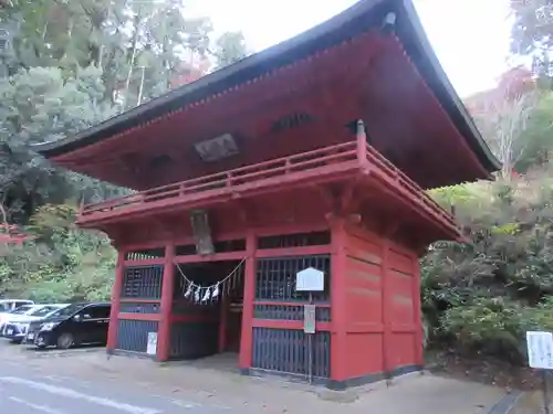 太平山神社の山門