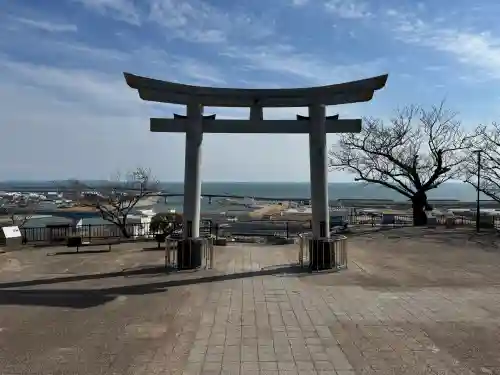 鹿島御児神社の{uncategorized: "未分類", other: "その他", undefined: "問題あり", building: "その他建物", grave: "お墓", sacred_gate: "鳥居", guardian: "狛犬", statue: "像", buddha: "仏像", history: "歴史", nature: "自然", garden: "庭園", animal: "動物", pagoda: "塔", temizu: "手水舎", mountain_gate: "山門・神門", sanctuary: "本殿・本堂", subordinate: "末社・摂社", art: "芸術", scenery: "景色", jizo: "地蔵", ema: "絵馬", goshuin: "御朱印", omikuji: "おみくじ", items: "授与品その他", amulet: "お守り", goshuincho: "御朱印帳", eats: "食事", festival: "お祭り", votive_dance: "神楽", shichigosan: "七五三参", wedding: "結婚式", experience: "体験その他", initially: "初詣", around: "周辺", anti_infection: "感染症対策"}