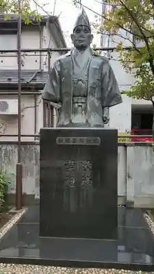 須賀神社の像