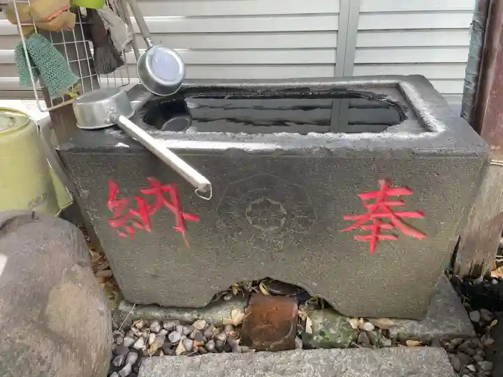 三峯神社の{uncategorized: "未分類", other: "その他", undefined: "問題あり", building: "その他建物", grave: "お墓", sacred_gate: "鳥居", guardian: "狛犬", statue: "像", buddha: "仏像", history: "歴史", nature: "自然", garden: "庭園", animal: "動物", pagoda: "塔", temizu: "手水舎", mountain_gate: "山門・神門", sanctuary: "本殿・本堂", subordinate: "末社・摂社", art: "芸術", scenery: "景色", jizo: "地蔵", ema: "絵馬", goshuin: "御朱印", omikuji: "おみくじ", items: "授与品その他", amulet: "お守り", goshuincho: "御朱印帳", eats: "食事", festival: "お祭り", votive_dance: "神楽", shichigosan: "七五三参", wedding: "結婚式", experience: "体験その他", initially: "初詣", around: "周辺", anti_infection: "感染症対策"}