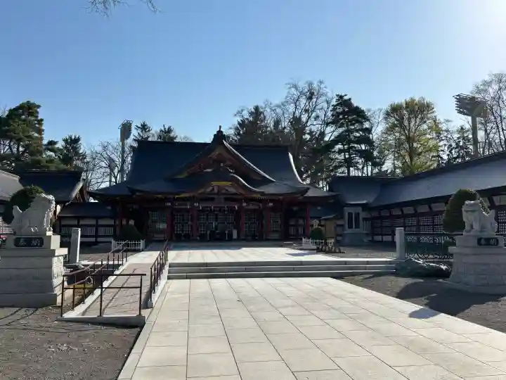 北海道護國神社の{uncategorized: "未分類", other: "その他", undefined: "問題あり", building: "その他建物", grave: "お墓", sacred_gate: "鳥居", guardian: "狛犬", statue: "像", buddha: "仏像", history: "歴史", nature: "自然", garden: "庭園", animal: "動物", pagoda: "塔", temizu: "手水舎", mountain_gate: "山門・神門", sanctuary: "本殿・本堂", subordinate: "末社・摂社", art: "芸術", scenery: "景色", jizo: "地蔵", ema: "絵馬", goshuin: "御朱印", omikuji: "おみくじ", items: "授与品その他", amulet: "お守り", goshuincho: "御朱印帳", eats: "食事", festival: "お祭り", votive_dance: "神楽", shichigosan: "七五三参", wedding: "結婚式", experience: "体験その他", initially: "初詣", around: "周辺", anti_infection: "感染症対策"}