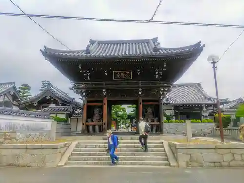 常楽寺の山門