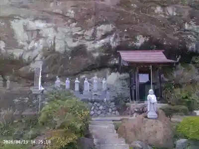 常泉寺の{uncategorized: "未分類", other: "その他", undefined: "問題あり", building: "その他建物", grave: "お墓", sacred_gate: "鳥居", guardian: "狛犬", statue: "像", buddha: "仏像", history: "歴史", nature: "自然", garden: "庭園", animal: "動物", pagoda: "塔", temizu: "手水舎", mountain_gate: "山門・神門", sanctuary: "本殿・本堂", subordinate: "末社・摂社", art: "芸術", scenery: "景色", jizo: "地蔵", ema: "絵馬", goshuin: "御朱印", omikuji: "おみくじ", items: "授与品その他", amulet: "お守り", goshuincho: "御朱印帳", eats: "食事", festival: "お祭り", votive_dance: "神楽", shichigosan: "七五三参", wedding: "結婚式", experience: "体験その他", initially: "初詣", around: "周辺", anti_infection: "感染症対策"}