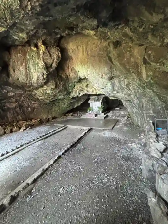 御厨人窟・神明窟(高知県)