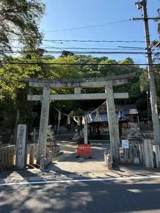 賀茂神社の{uncategorized: "未分類", other: "その他", undefined: "問題あり", building: "その他建物", grave: "お墓", sacred_gate: "鳥居", guardian: "狛犬", statue: "像", buddha: "仏像", history: "歴史", nature: "自然", garden: "庭園", animal: "動物", pagoda: "塔", temizu: "手水舎", mountain_gate: "山門・神門", sanctuary: "本殿・本堂", subordinate: "末社・摂社", art: "芸術", scenery: "景色", jizo: "地蔵", ema: "絵馬", goshuin: "御朱印", omikuji: "おみくじ", items: "授与品その他", amulet: "お守り", goshuincho: "御朱印帳", eats: "食事", festival: "お祭り", votive_dance: "神楽", shichigosan: "七五三参", wedding: "結婚式", experience: "体験その他", initially: "初詣", around: "周辺", anti_infection: "感染症対策"}