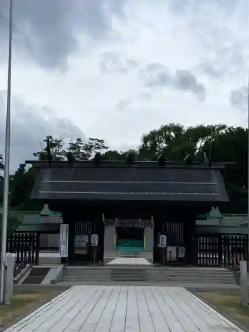 札幌護國神社の{uncategorized: "未分類", other: "その他", undefined: "問題あり", building: "その他建物", grave: "お墓", sacred_gate: "鳥居", guardian: "狛犬", statue: "像", buddha: "仏像", history: "歴史", nature: "自然", garden: "庭園", animal: "動物", pagoda: "塔", temizu: "手水舎", mountain_gate: "山門・神門", sanctuary: "本殿・本堂", subordinate: "末社・摂社", art: "芸術", scenery: "景色", jizo: "地蔵", ema: "絵馬", goshuin: "御朱印", omikuji: "おみくじ", items: "授与品その他", amulet: "お守り", goshuincho: "御朱印帳", eats: "食事", festival: "お祭り", votive_dance: "神楽", shichigosan: "七五三参", wedding: "結婚式", experience: "体験その他", initially: "初詣", around: "周辺", anti_infection: "感染症対策"}