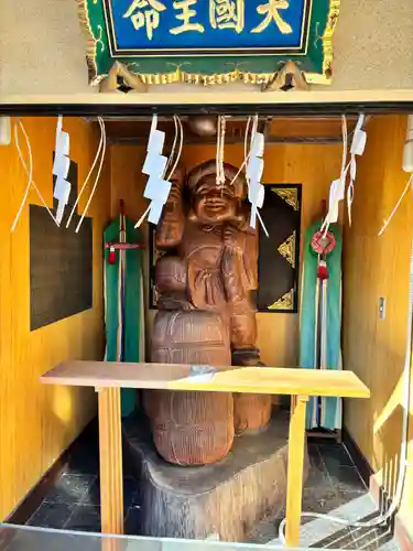 須賀神社の像