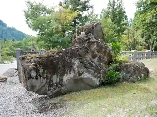 八海山尊神社の建物その他