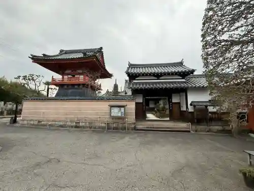 西方院の{uncategorized: "未分類", other: "その他", undefined: "問題あり", building: "その他建物", grave: "お墓", sacred_gate: "鳥居", guardian: "狛犬", statue: "像", buddha: "仏像", history: "歴史", nature: "自然", garden: "庭園", animal: "動物", pagoda: "塔", temizu: "手水舎", mountain_gate: "山門・神門", sanctuary: "本殿・本堂", subordinate: "末社・摂社", art: "芸術", scenery: "景色", jizo: "地蔵", ema: "絵馬", goshuin: "御朱印", omikuji: "おみくじ", items: "授与品その他", amulet: "お守り", goshuincho: "御朱印帳", eats: "食事", festival: "お祭り", votive_dance: "神楽", shichigosan: "七五三参", wedding: "結婚式", experience: "体験その他", initially: "初詣", around: "周辺", anti_infection: "感染症対策"}