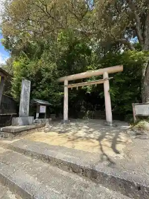 葛木坐火雷神社の{uncategorized: "未分類", other: "その他", undefined: "問題あり", building: "その他建物", grave: "お墓", sacred_gate: "鳥居", guardian: "狛犬", statue: "像", buddha: "仏像", history: "歴史", nature: "自然", garden: "庭園", animal: "動物", pagoda: "塔", temizu: "手水舎", mountain_gate: "山門・神門", sanctuary: "本殿・本堂", subordinate: "末社・摂社", art: "芸術", scenery: "景色", jizo: "地蔵", ema: "絵馬", goshuin: "御朱印", omikuji: "おみくじ", items: "授与品その他", amulet: "お守り", goshuincho: "御朱印帳", eats: "食事", festival: "お祭り", votive_dance: "神楽", shichigosan: "七五三参", wedding: "結婚式", experience: "体験その他", initially: "初詣", around: "周辺", anti_infection: "感染症対策"}