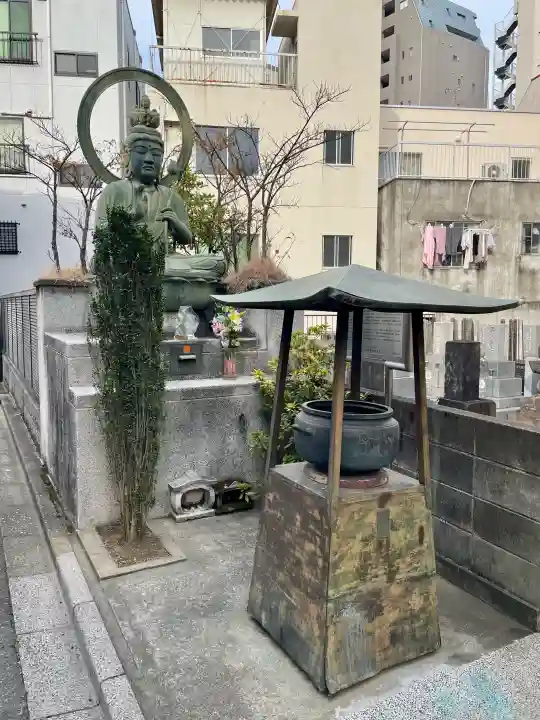 本郷薬師堂の{uncategorized: "未分類", other: "その他", undefined: "問題あり", building: "その他建物", grave: "お墓", sacred_gate: "鳥居", guardian: "狛犬", statue: "像", buddha: "仏像", history: "歴史", nature: "自然", garden: "庭園", animal: "動物", pagoda: "塔", temizu: "手水舎", mountain_gate: "山門・神門", sanctuary: "本殿・本堂", subordinate: "末社・摂社", art: "芸術", scenery: "景色", jizo: "地蔵", ema: "絵馬", goshuin: "御朱印", omikuji: "おみくじ", items: "授与品その他", amulet: "お守り", goshuincho: "御朱印帳", eats: "食事", festival: "お祭り", votive_dance: "神楽", shichigosan: "七五三参", wedding: "結婚式", experience: "体験その他", initially: "初詣", around: "周辺", anti_infection: "感染症対策"}