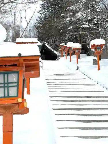 夕張神社の{uncategorized: "未分類", other: "その他", undefined: "問題あり", building: "その他建物", grave: "お墓", sacred_gate: "鳥居", guardian: "狛犬", statue: "像", buddha: "仏像", history: "歴史", nature: "自然", garden: "庭園", animal: "動物", pagoda: "塔", temizu: "手水舎", mountain_gate: "山門・神門", sanctuary: "本殿・本堂", subordinate: "末社・摂社", art: "芸術", scenery: "景色", jizo: "地蔵", ema: "絵馬", goshuin: "御朱印", omikuji: "おみくじ", items: "授与品その他", amulet: "お守り", goshuincho: "御朱印帳", eats: "食事", festival: "お祭り", votive_dance: "神楽", shichigosan: "七五三参", wedding: "結婚式", experience: "体験その他", initially: "初詣", around: "周辺", anti_infection: "感染症対策"}