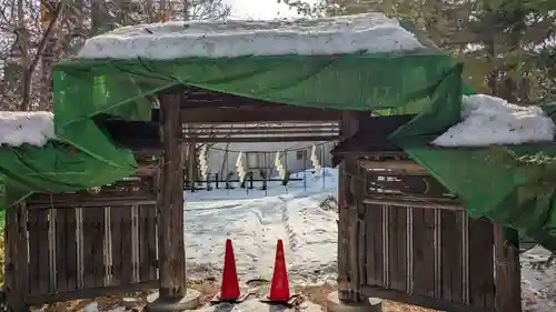 白石神社の山門・神門