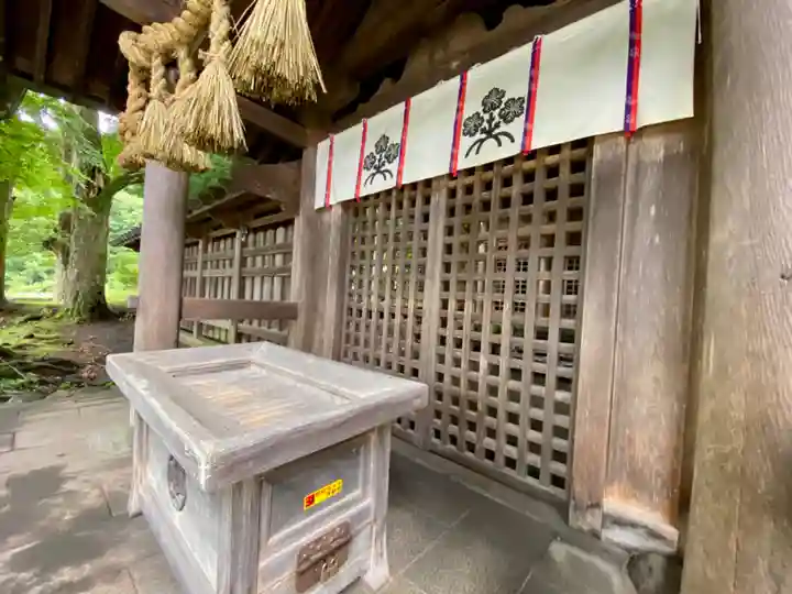 諏訪大社上社前宮の本殿・本堂