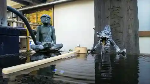 品川神社の手水舎