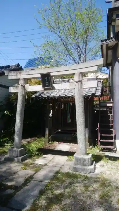 柳原稲荷神社の鳥居
