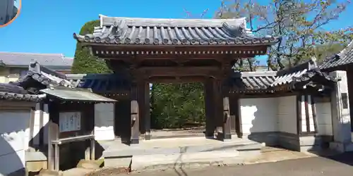 法蓮寺の山門