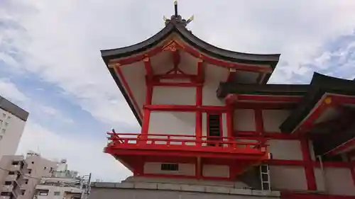 花園神社の本殿・本堂