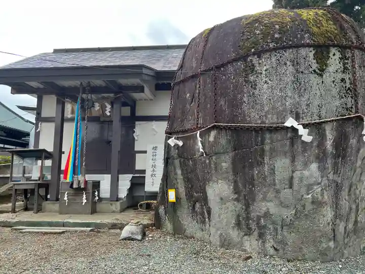 三ツ石神社(岩手県)