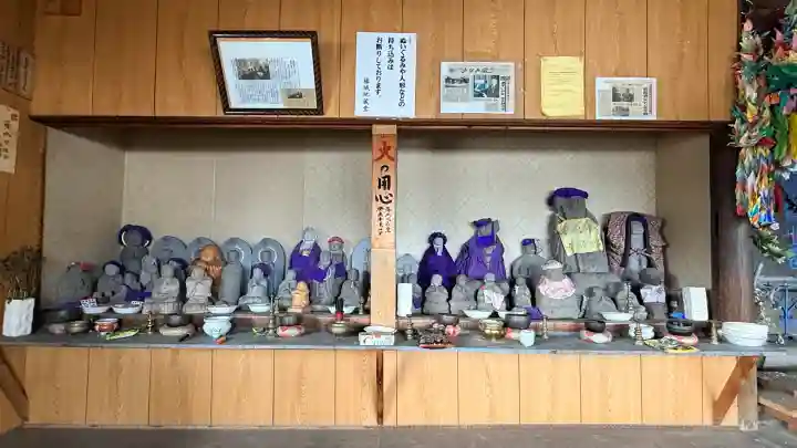 藤城地蔵堂の{uncategorized: "未分類", other: "その他", undefined: "問題あり", building: "その他建物", grave: "お墓", sacred_gate: "鳥居", guardian: "狛犬", statue: "像", buddha: "仏像", history: "歴史", nature: "自然", garden: "庭園", animal: "動物", pagoda: "塔", temizu: "手水舎", mountain_gate: "山門・神門", sanctuary: "本殿・本堂", subordinate: "末社・摂社", art: "芸術", scenery: "景色", jizo: "地蔵", ema: "絵馬", goshuin: "御朱印", omikuji: "おみくじ", items: "授与品その他", amulet: "お守り", goshuincho: "御朱印帳", eats: "食事", festival: "お祭り", votive_dance: "神楽", shichigosan: "七五三参", wedding: "結婚式", experience: "体験その他", initially: "初詣", around: "周辺", anti_infection: "感染症対策"}