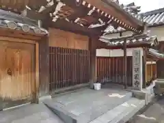 明圓寺の山門